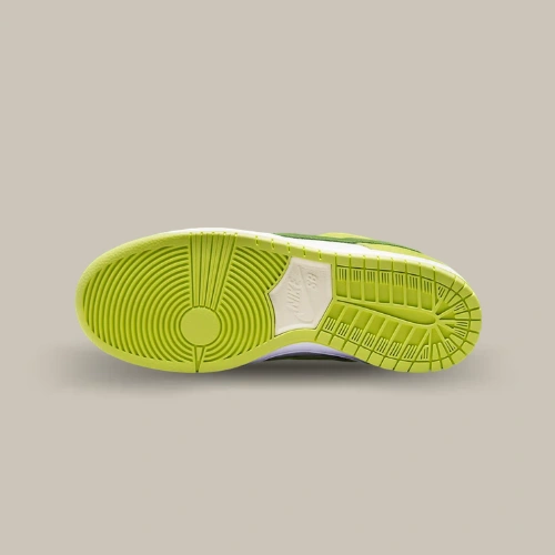 Semelle extérieure vert pomme de la Nike SB Dunk Low Green Apple, vue de dessous – disponible sur OFFSNEAKZ.