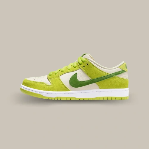 Nike SB Dunk Low Green Apple avec empiècements en suède vert pomme et semelle blanche, vue latérale – disponible sur OFFSNEAKZ.