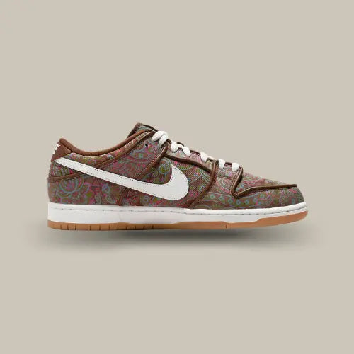 Nike SB Dunk Low Pro Paisley Brown vue latérale intérieure avec Swoosh blanc sur Offsneakz