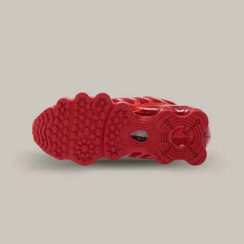 Semelle extérieure rouge de la Nike Shox TL Gym Red White avec système Shox visible, vue de dessous – OFFSNEAKZ.