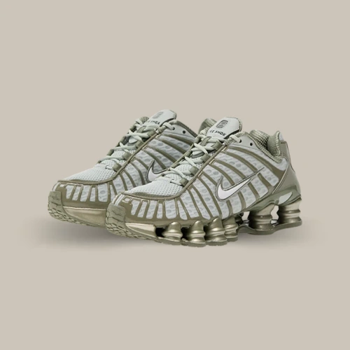 Paire de Nike Shox TL Light Army verte, blanche et argentée avec amorti Shox intégral, vue de trois quarts – disponible sur OFFSNEAKZ.