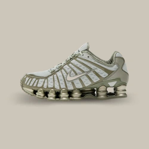 Nike Shox TL Light Army blanche et vert sauge avec Swoosh blanc et amorti Shox sur toute la longueur, vue latérale – OFFSNEAKZ.