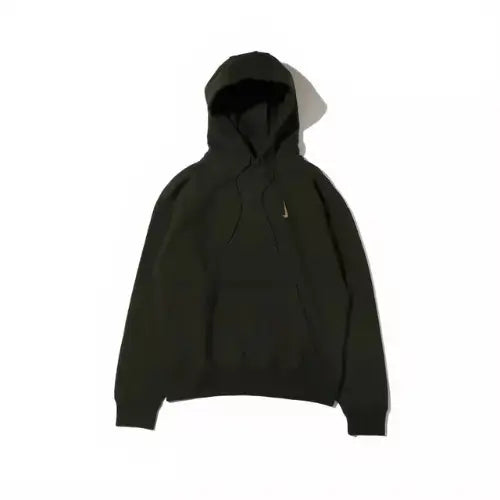 Hoodie Nike x Billie Eilish Fleece Sequoia – sweat à capuche vert foncé en molleton premium avec mini Swoosh brodé, collaboration exclusive Billie Eilish x Nike. Disponible sur Offsneakz.