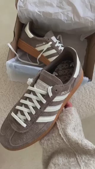 video d'une Adidas Spezial Earth Strata
