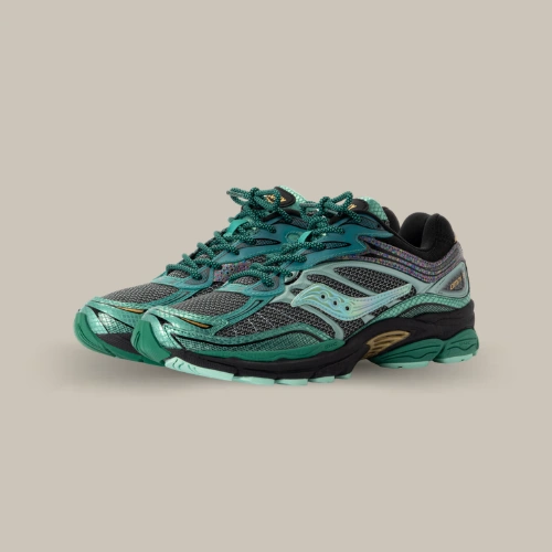 Paire de Saucony ProGrid Omni 9 Glowaconstrictor Green Glow en mesh vert et noir avec détails effet écailles, vue de trois quarts – disponible sur OFFSNEAKZ.