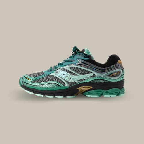 Saucony ProGrid Omni 9 Glowaconstrictor Green Glow verte, noire et turquoise avec détails iridescents, vue de profil – OFFSNEAKZ.