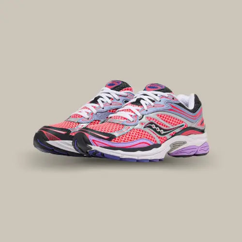 Paire de Saucony ProGrid Omni 9 Pink Purple avec finitions métalliques et accents violets - Offsneakz.