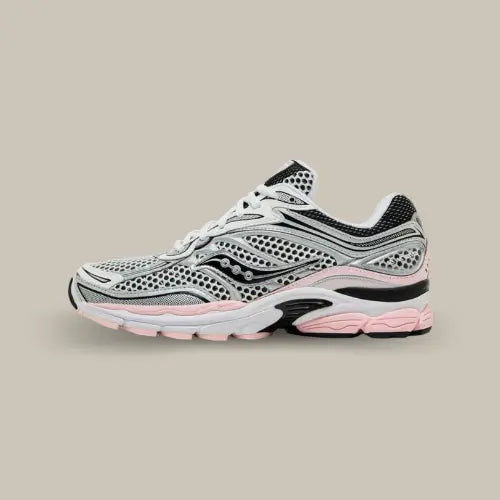 Profil de la Saucony ProGrid Omni 9 Silver Pink avec technologie ProGrid et design running rétro - Offsneakz.