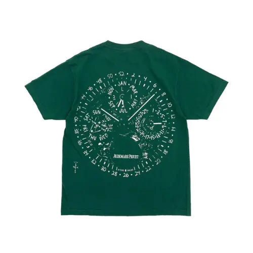 T-shirt Travis Scott CJ x Audemars Piguet Green Watch Face vert avec grand imprimé cadran horloger inspiré de la Royal Oak, collaboration Travis Scott et Audemars Piguet.