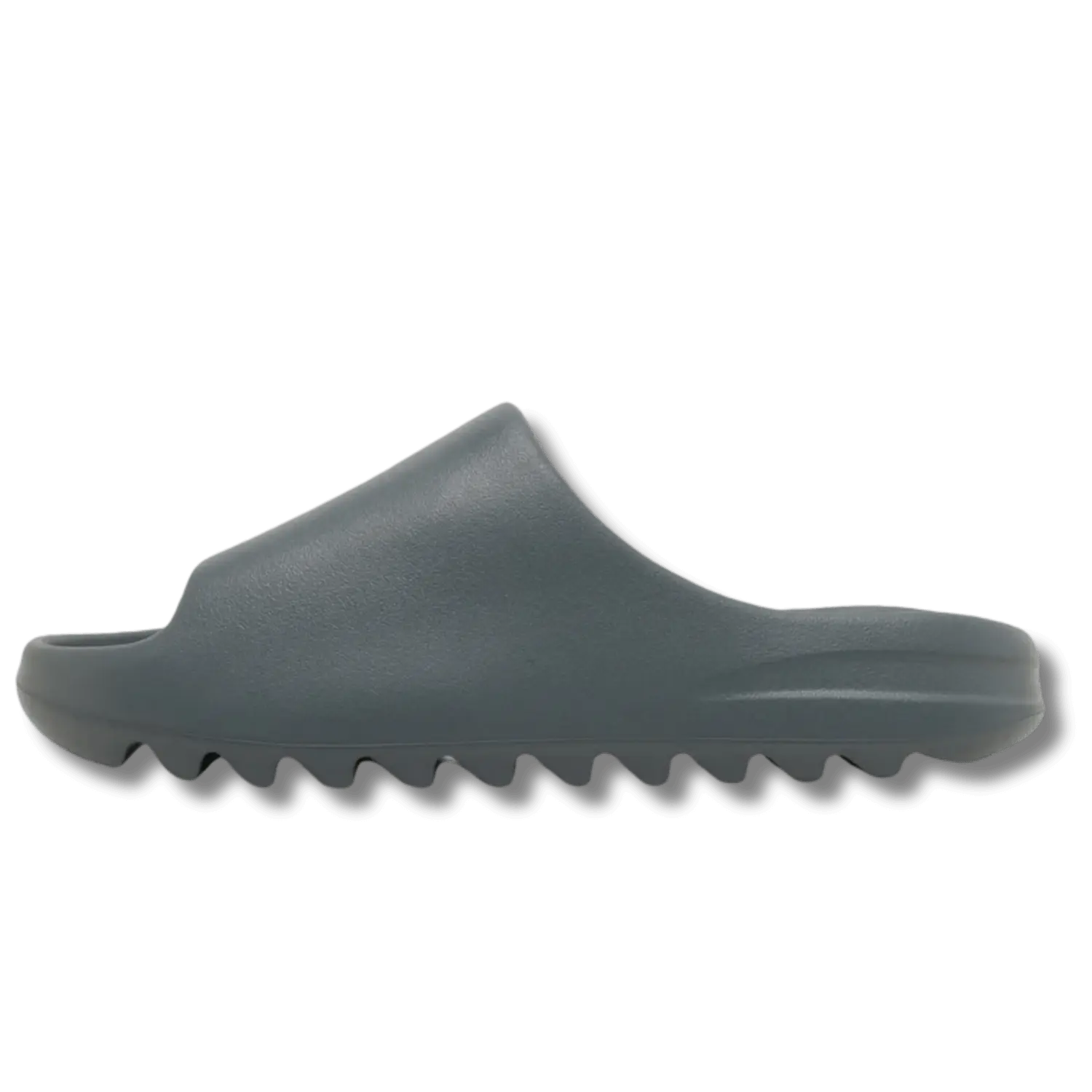 Une yeezy slide sur un fond transparent.